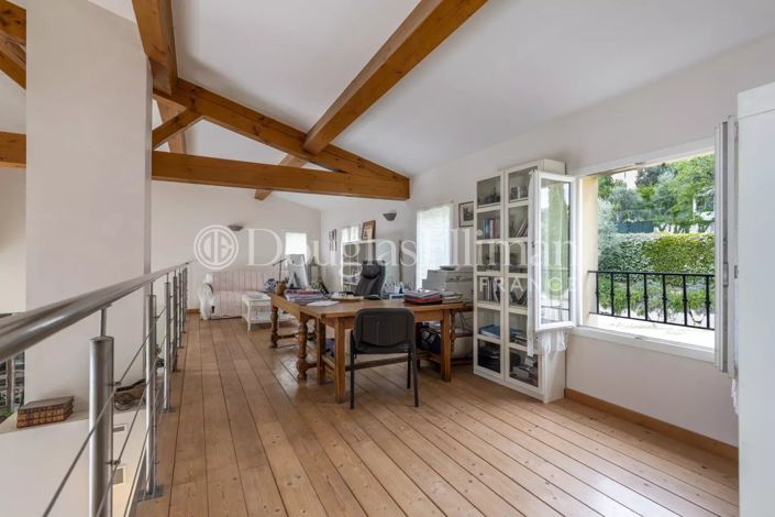 Image No.8-3 Bed House for sale