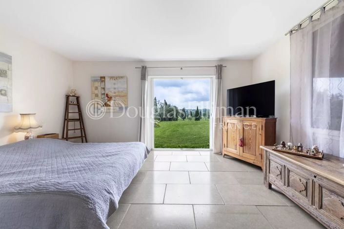 Image No.9-3 Bed House for sale