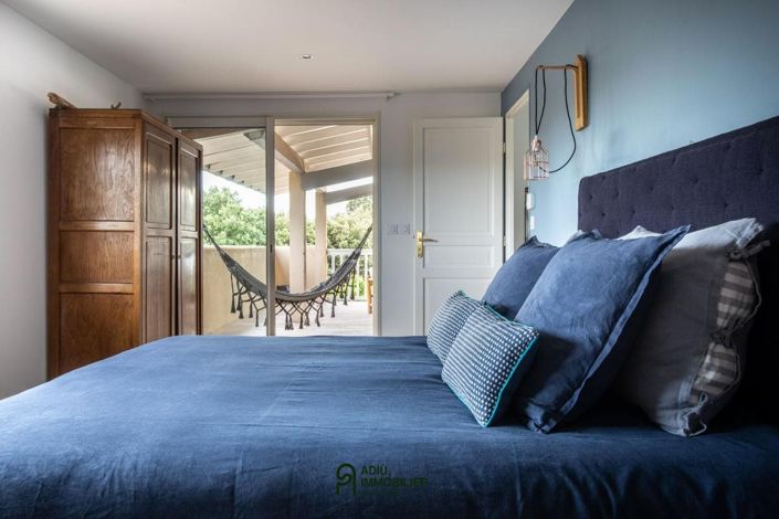 Image No.8-6 Bed House for sale