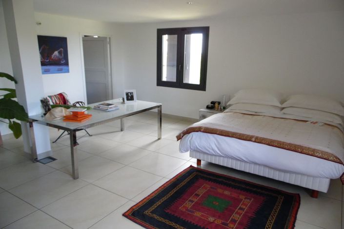 Image No.10-3 Bed House for sale