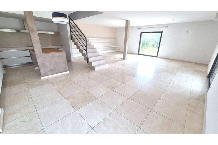 Image No.2-3 Bed House for sale