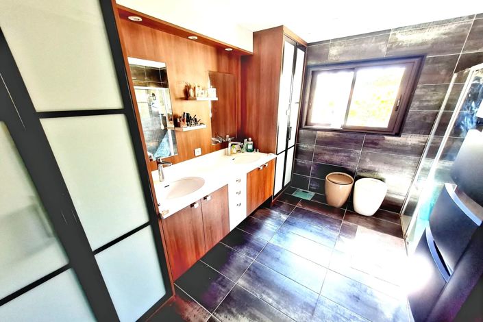 Image No.5-4 Bed House for sale
