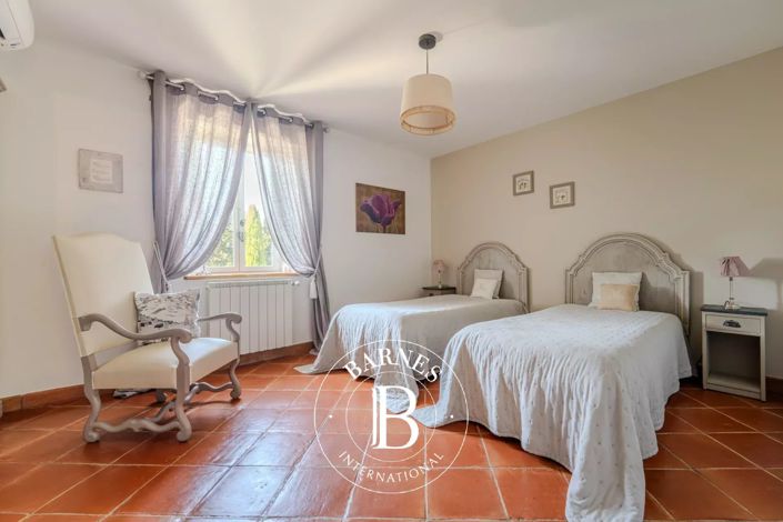 Image No.15-5 Bed House for sale