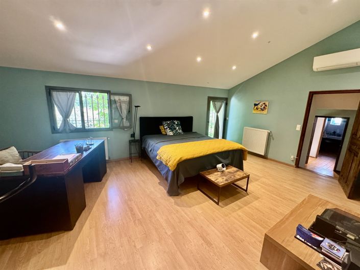 Image No.17-5 Bed House for sale