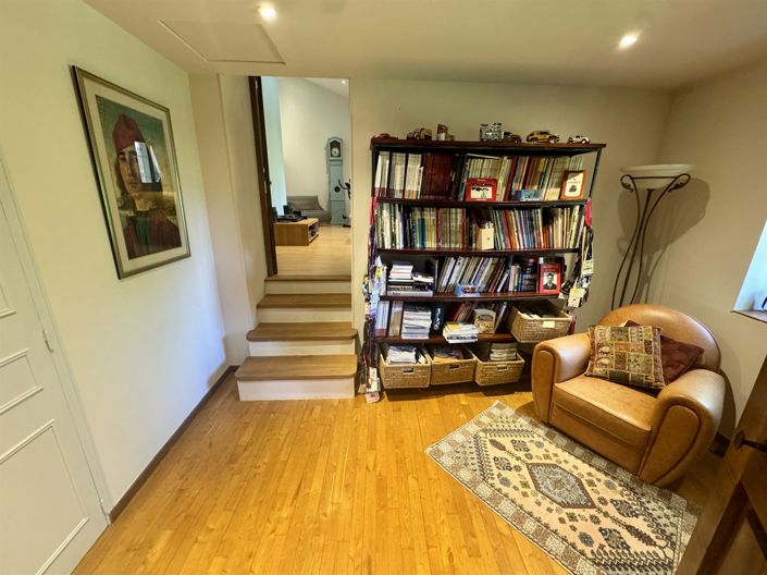 Image No.18-5 Bed House for sale