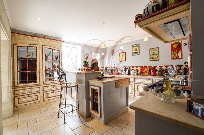 Image No.9-5 Bed House for sale