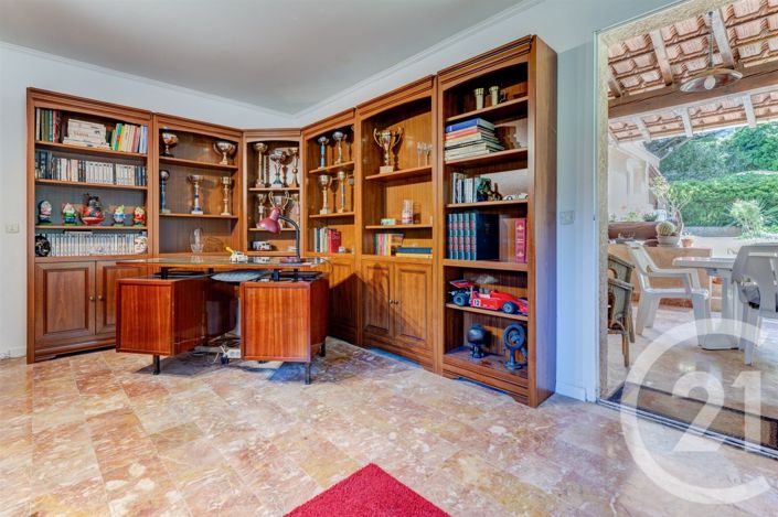 Image No.15-3 Bed House for sale