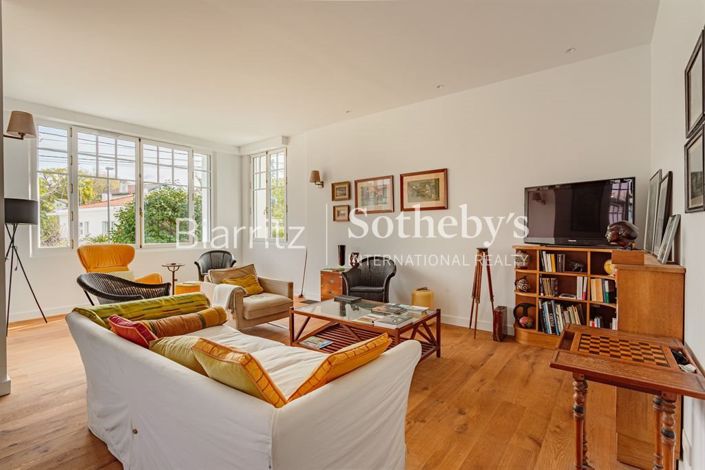 Image No.3-5 Bed Property for sale