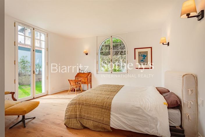 Image No.4-5 Bed Property for sale
