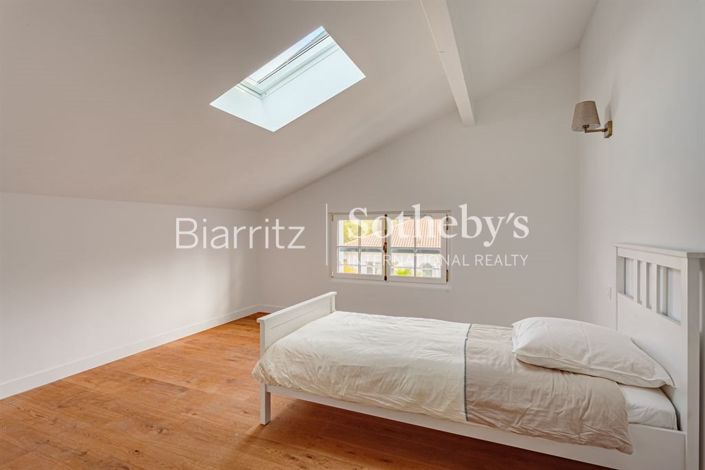 Image No.7-5 Bed Property for sale