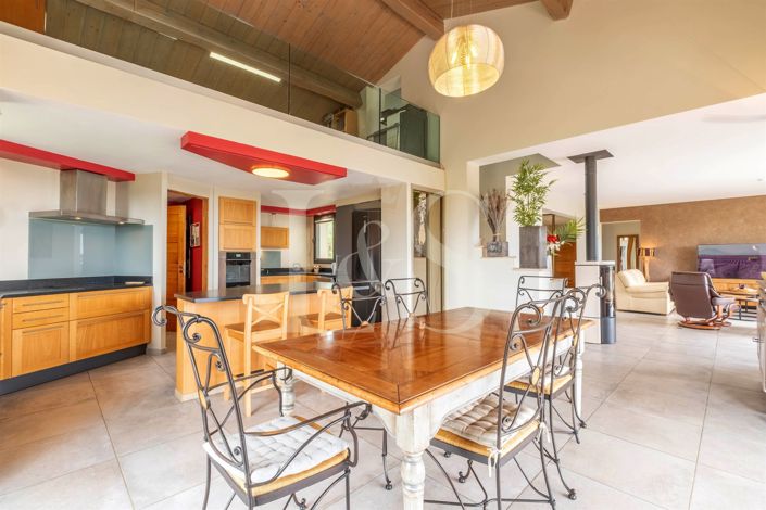 Image No.11-3 Bed House for sale