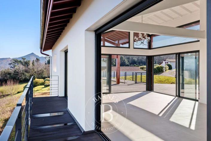 Image No.10-6 Bed House for sale