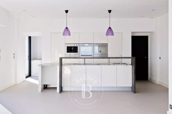 Image No.12-6 Bed House for sale