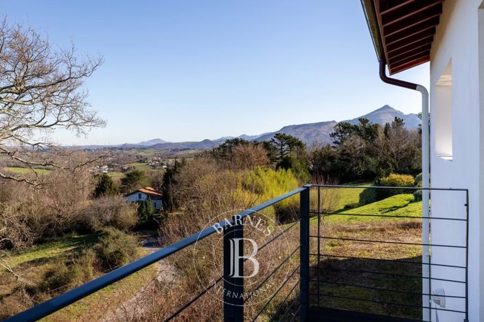 Image No.8-6 Bed House for sale