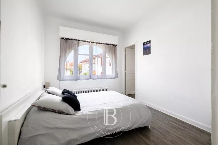Image No.7-3 Bed House for sale