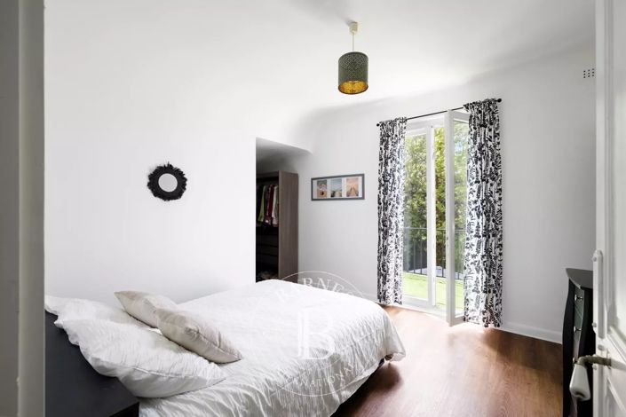 Image No.8-3 Bed House for sale