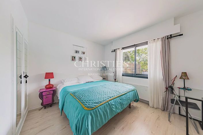 Image No.10-5 Bed House for sale
