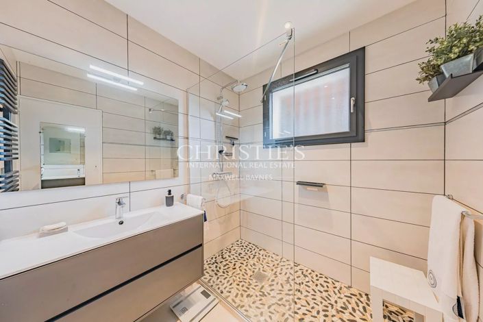 Image No.14-5 Bed House for sale