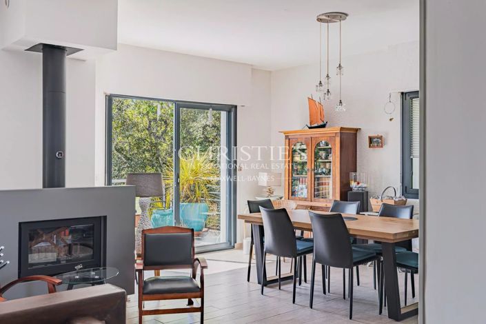 Image No.5-5 Bed House for sale