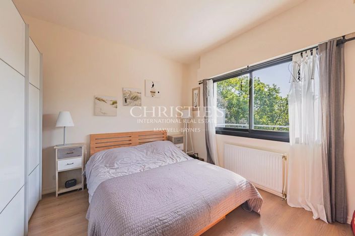 Image No.9-5 Bed House for sale