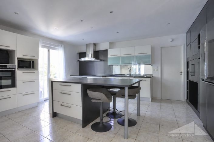 Image No.3-4 Bed House for sale