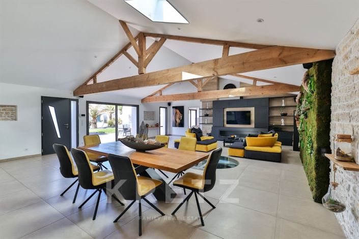 Image No.5-7 Bed House for sale