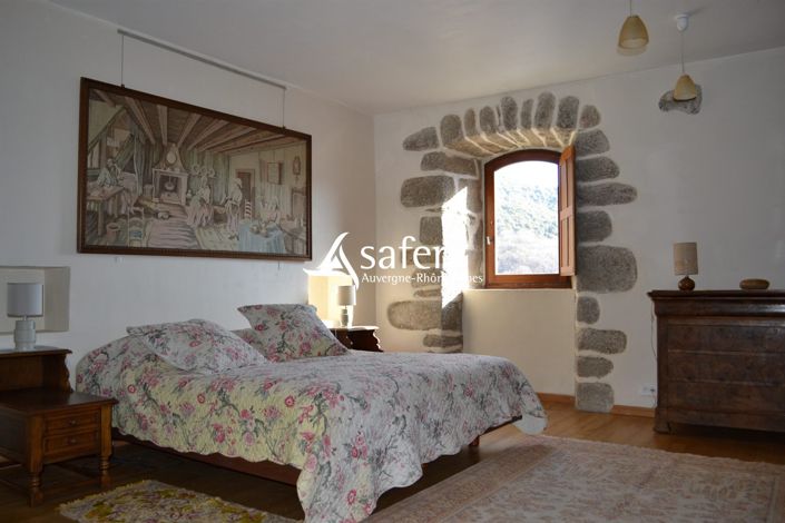 Image No.10-7 Bed Property for sale