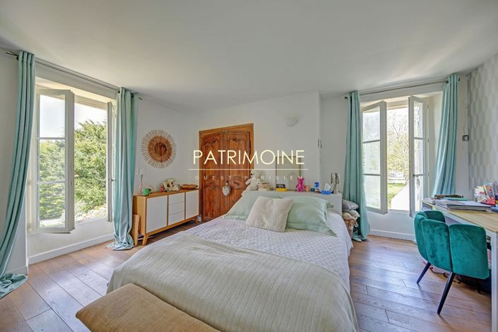 Image No.12-4 Bed Property for sale