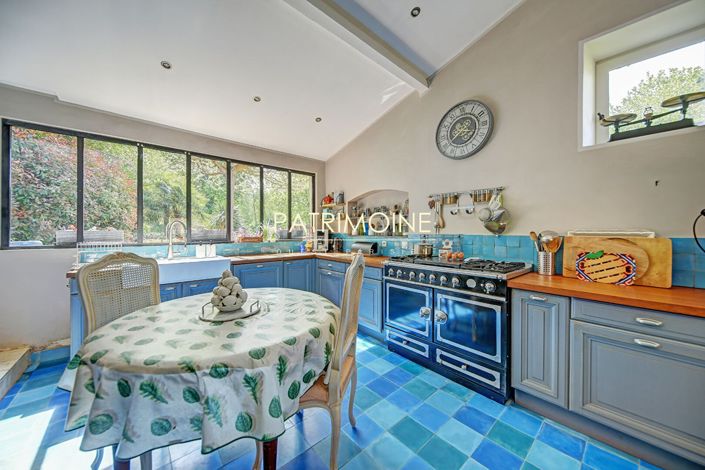 Image No.9-4 Bed Property for sale