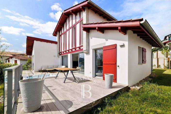 Image No.2-4 Bed House for sale
