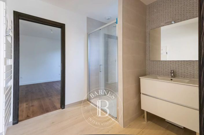 Image No.12-3 Bed House for sale