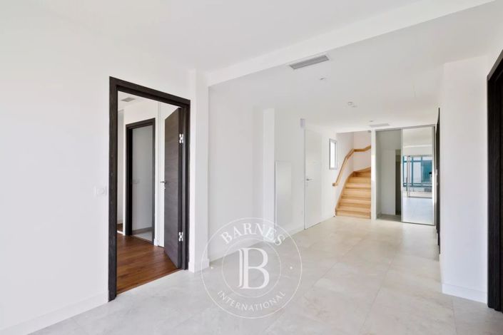 Image No.7-3 Bed House for sale