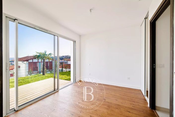Image No.9-3 Bed House for sale