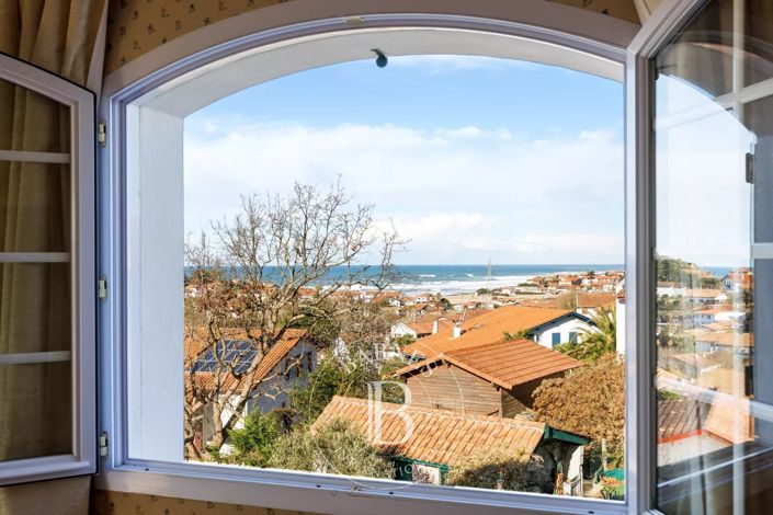 Image No.11-3 Bed House for sale