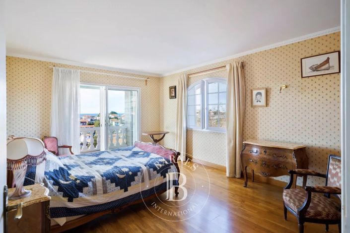 Image No.12-3 Bed House for sale