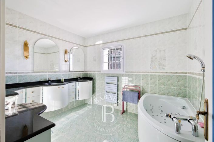 Image No.14-3 Bed House for sale