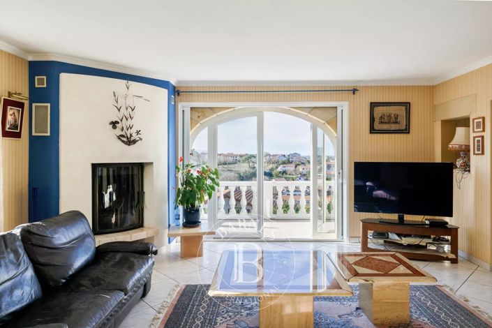 Image No.3-3 Bed House for sale