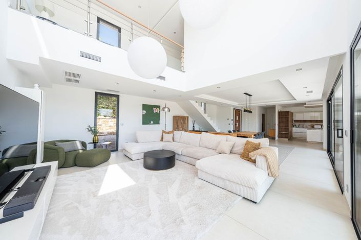 Image No.2-4 Bed House for sale