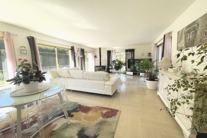 Image No.9-7 Bed House for sale