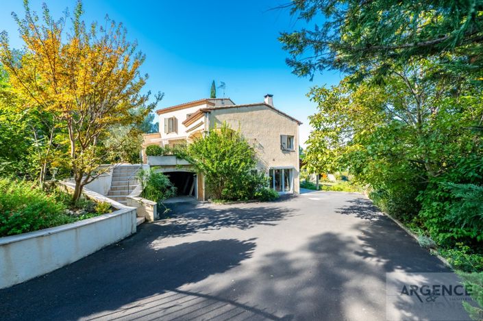 Image No.11-5 Bed Property for sale