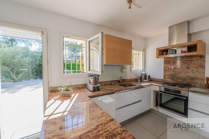 Image No.7-5 Bed Property for sale