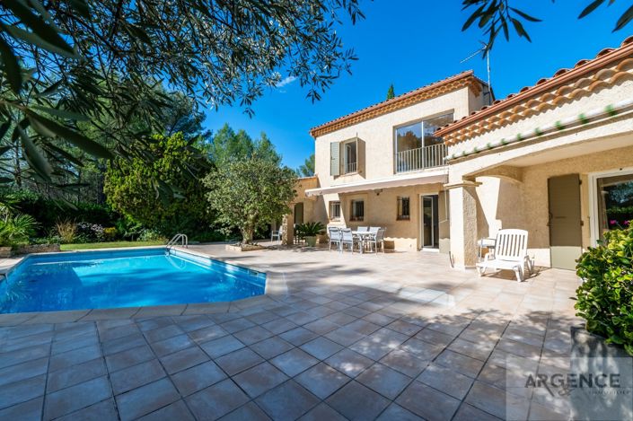 Image No.9-5 Bed Property for sale