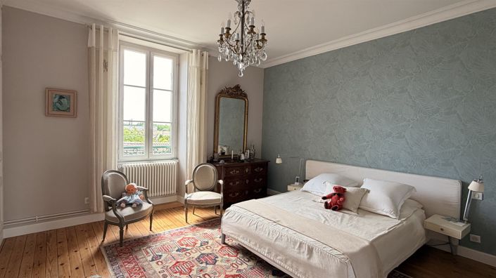 Image No.9-6 Bed House for sale