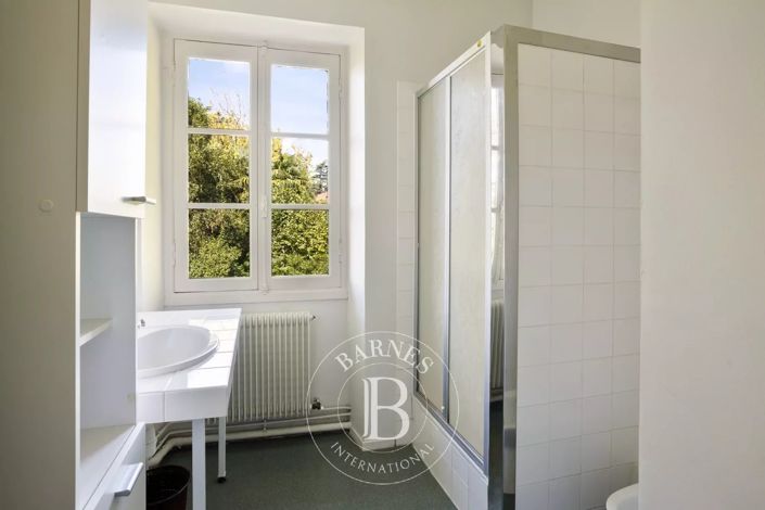 Image No.10-3 Bed House for sale