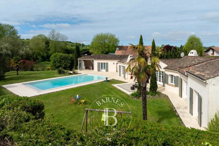 Image No.2-4 Bed House for sale