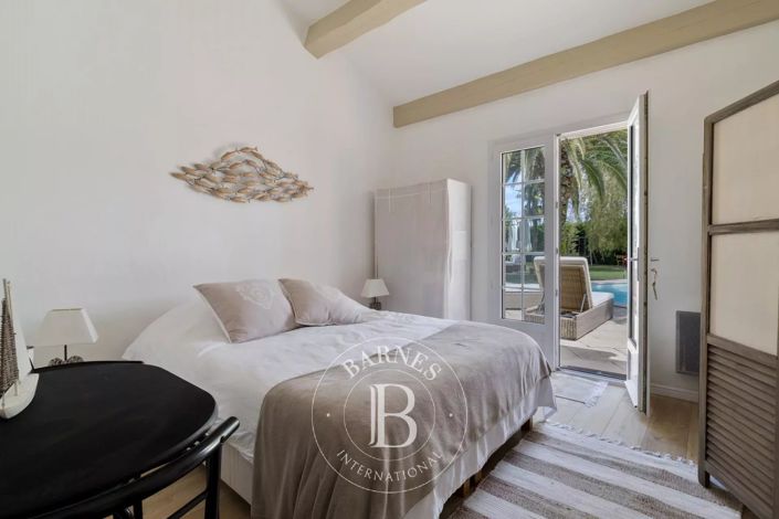 Image No.8-4 Bed House for sale