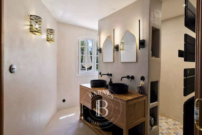 Image No.9-4 Bed House for sale