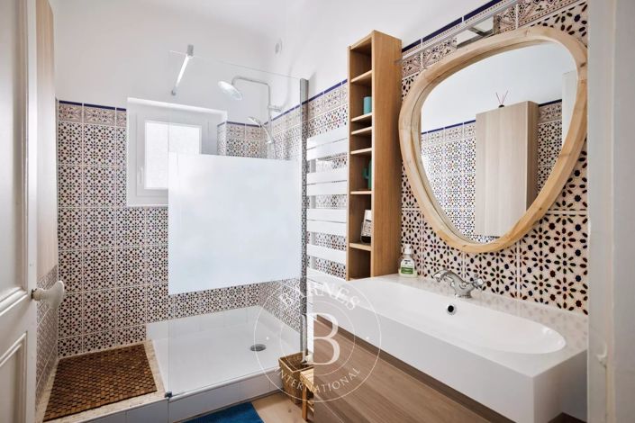 Image No.12-6 Bed Apartment for sale