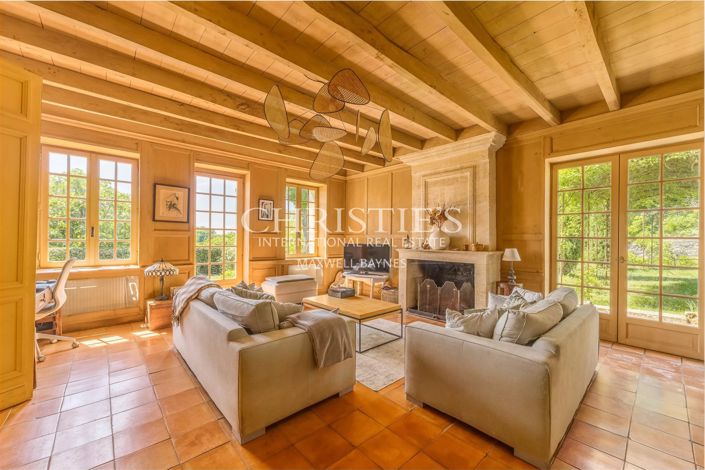 Image No.6-5 Bed House for sale