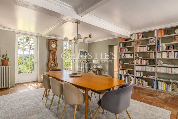 Image No.9-5 Bed House for sale